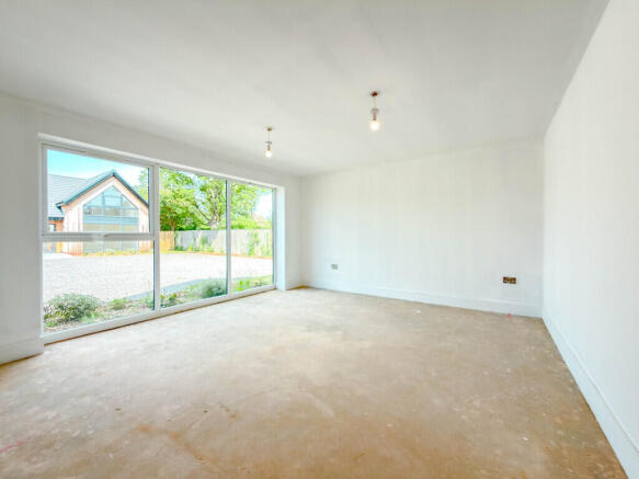 4 bed Detached for sale Image 8