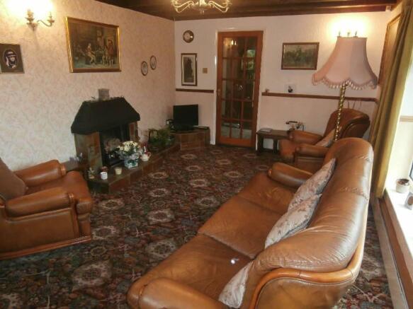 LOUNGE/DINING ROOM