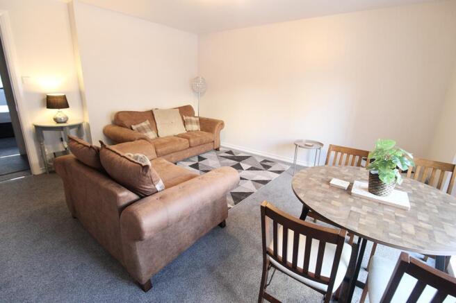 Lounge - Photograph 2