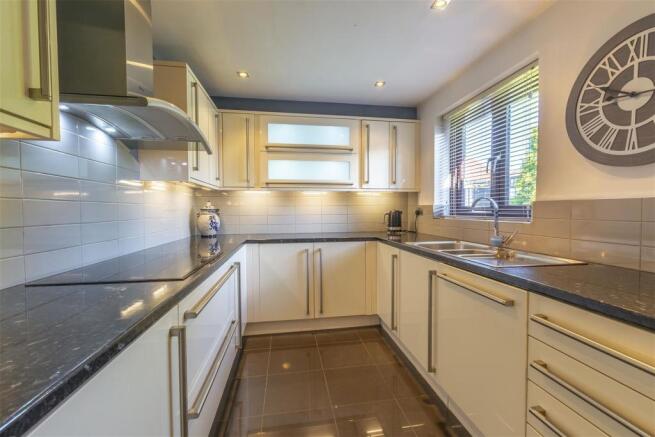 Kitchen (4)-HDR copy.jpg