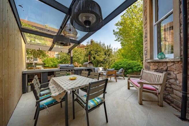 Built in Outdoor Kitchen