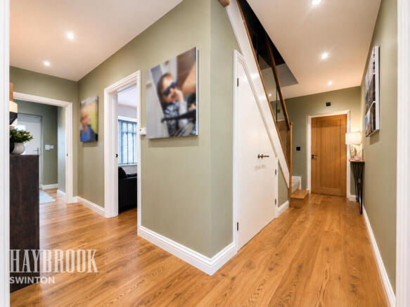 5 bed Detached for sale Image 5