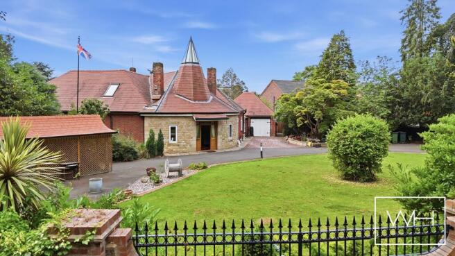 4 bed Detached for sale Image 9