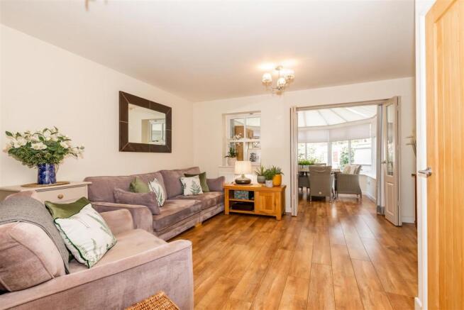 Lounge/Dining Room