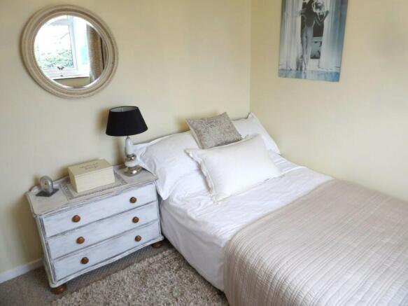 BEDROOM 2