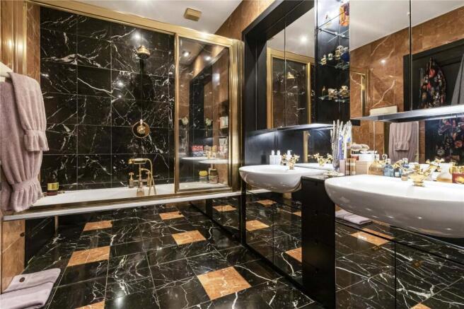Master En-Suite