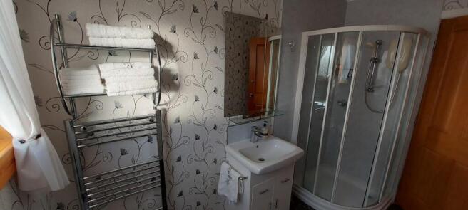 Family showerroom 2.jpg
