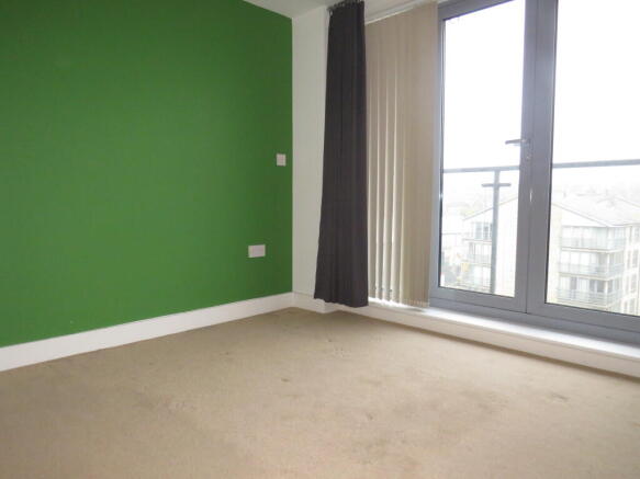 3 bed Apartment to rent Image 6
