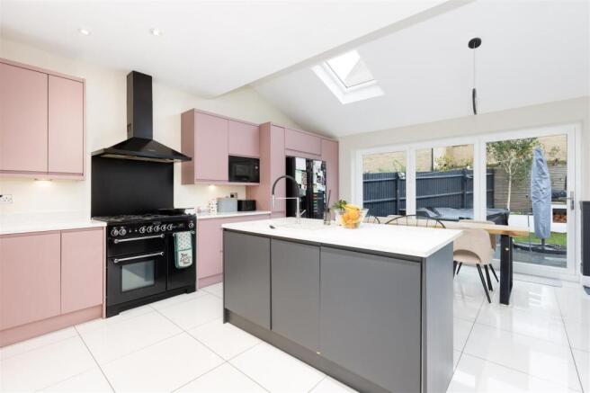 Kitchen/ Dining Room