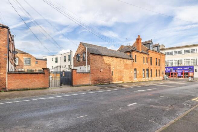5 High Street ¿ Rear Elevation & Gated Access