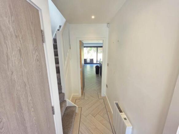 4 bed Town House to rent Image 5