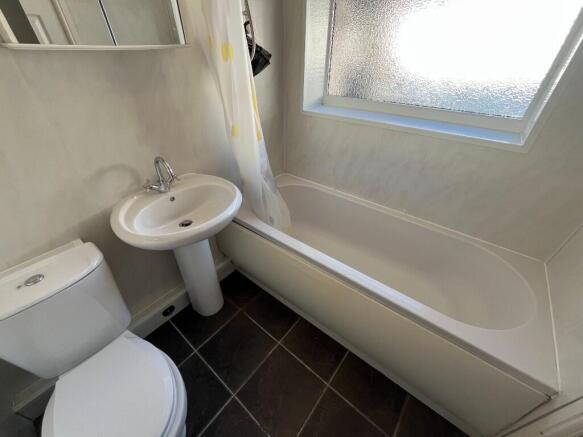 2 bed Terraced to rent Image 7