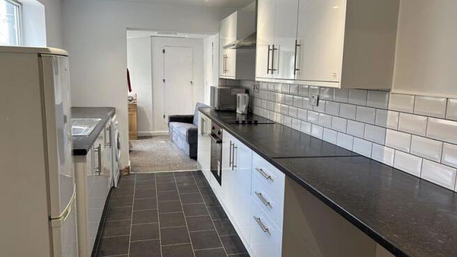 1 bed Town House to rent Image 5
