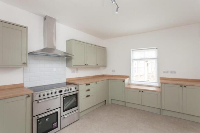 3 bed Terraced to rent Image 8