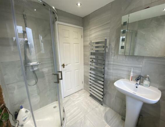 HOUSE BATHROOM/ W.C.