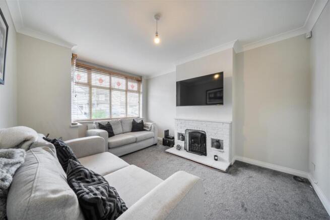 Barton Way - Lounge.jpg