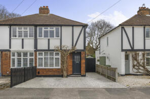 7, Burwood Close, Hersham, Walton-on-thames KT12 4JJ