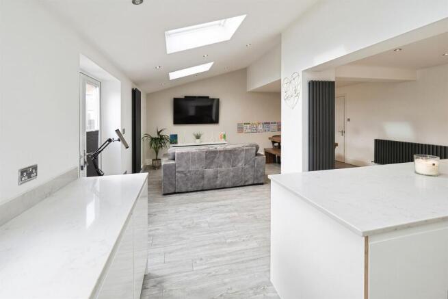 4 bed Semi-Detached for sale Image 9
