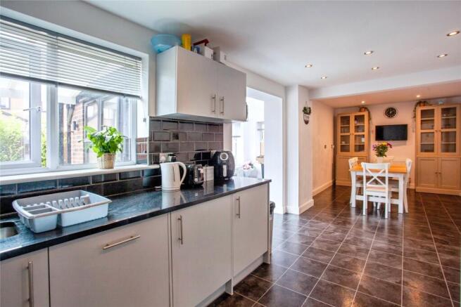4 bed Detached for sale Image 9