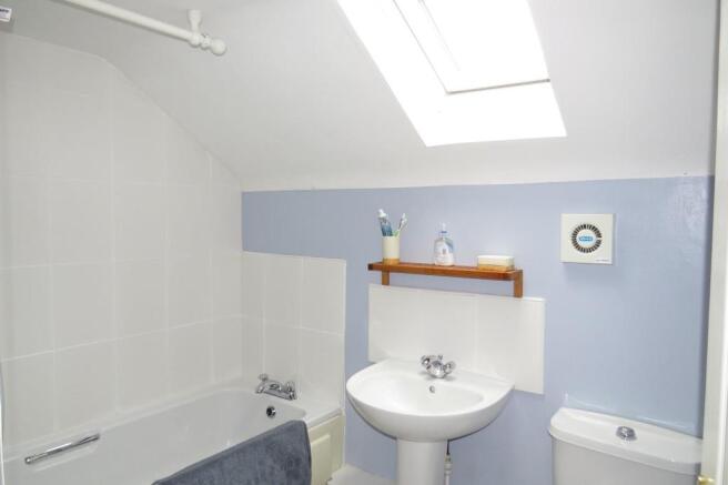 FAMILY BATHROOM/W.C.