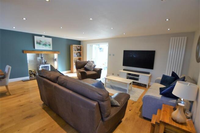 Open plan lounge din