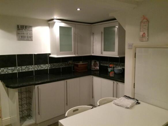 kitchen 2.jpg