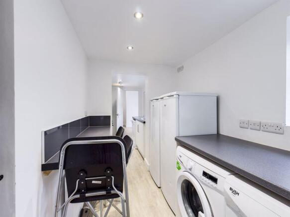 3 bed Detached to rent Image 5
