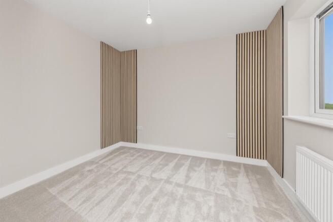 5 bed Detached for sale Image 8