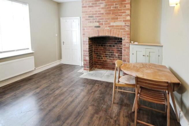 3 bed End of Terrace to rent Image 3