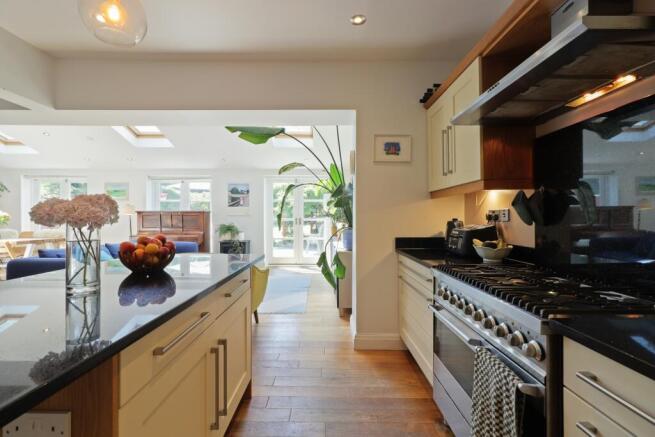 5 bed Semi-Detached for sale Image 7