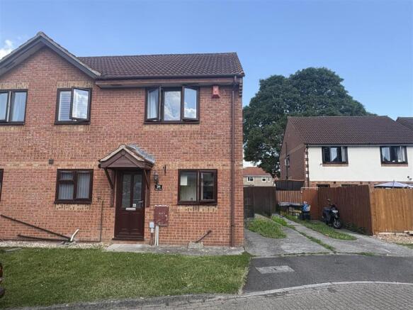 2-bed semi-detached on Clipper Close, Bridgwater, £200,000