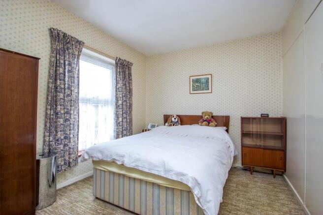 DOUBLE BACK BEDROOM