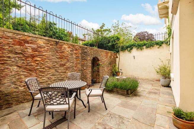 Courtyard_1.jpg