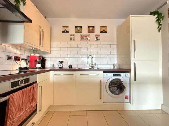 2 bed Apartment for sale Image 9