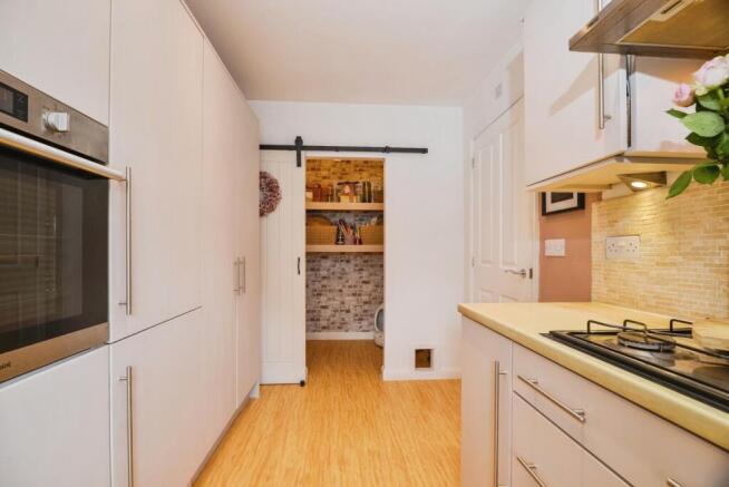 3 bed Semi-Detached for sale Image 6