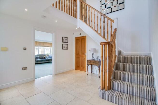 4 bed Detached for sale Image 9