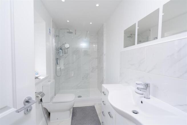 6 bed Semi-Detached for sale Image 11