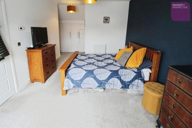 4 bed Town House for sale Image 7