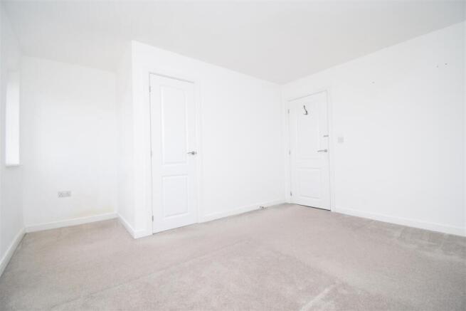 4 bed Detached to rent Image 11