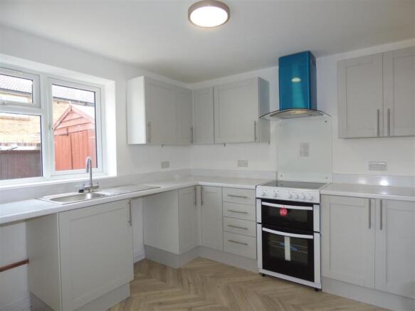 69 Lynden kitchen.JPG
