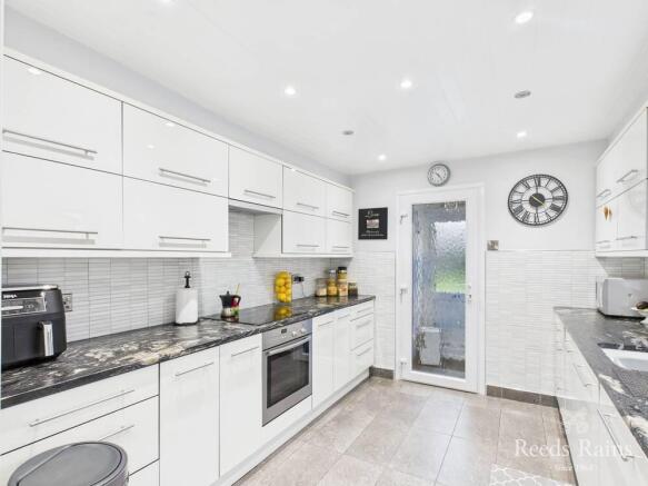 3 bed Semi-Detached for sale Image 4