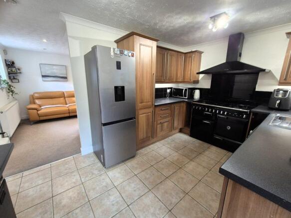 5 Pond Close, Marchwood, Southampton, SO40 4YU photo 4