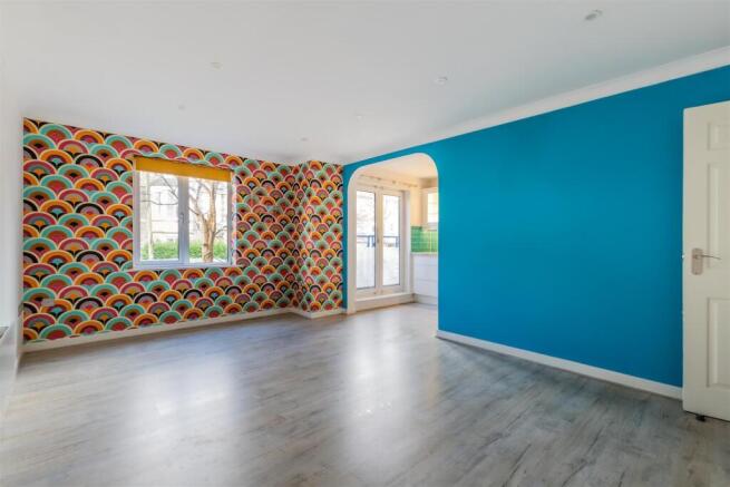 4 Caernarvon Court-7.jpg