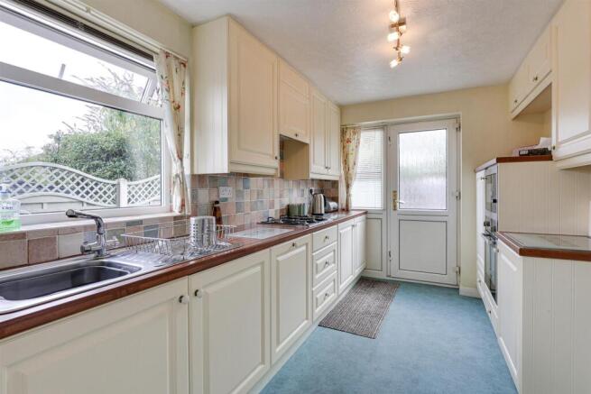 4 bed Detached for sale Image 7