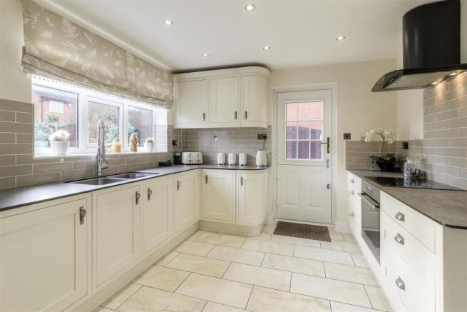 3 River Drive  Atherstone