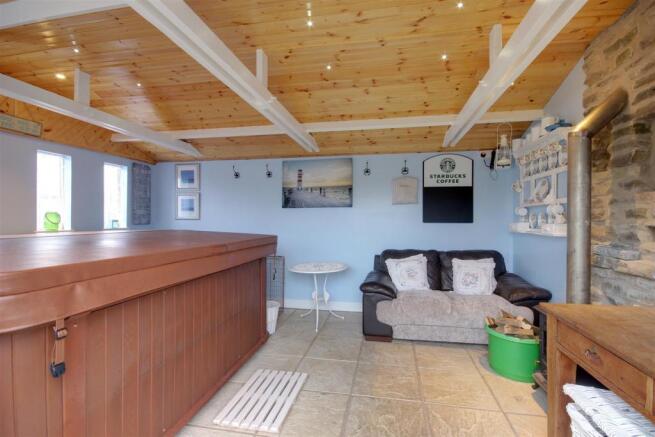 Outbuilding - Interi