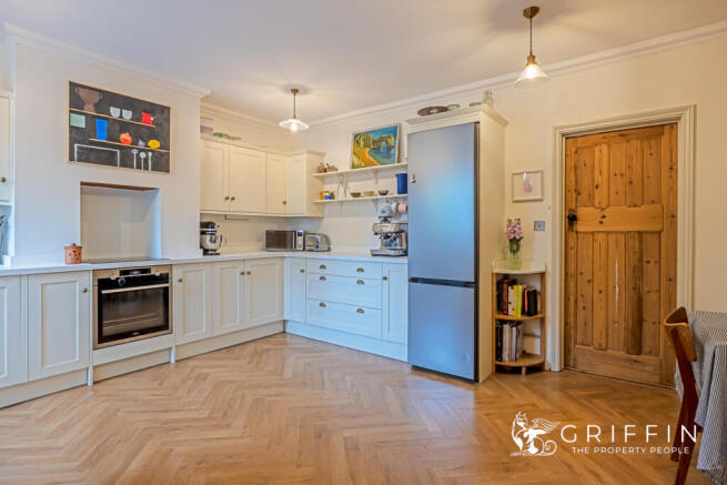 Kitchen & Dining