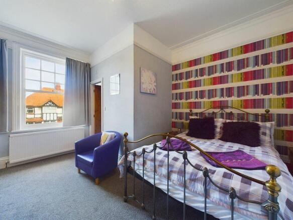 9 bed Semi-Detached for sale Image 10