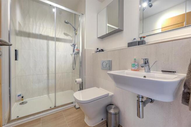 16. Ensuite.jpg