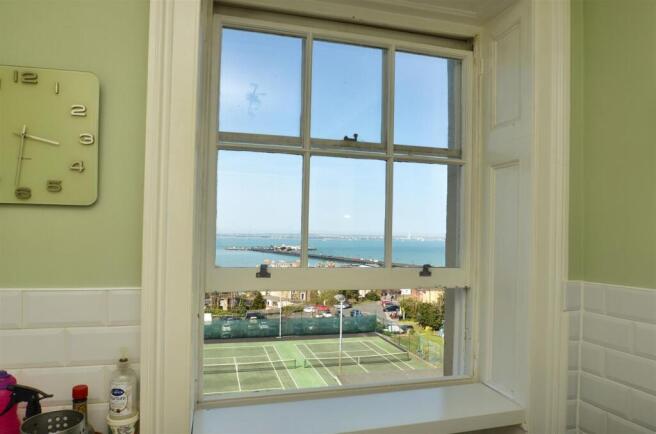 Seaward Facing Central Ryde photo 4
